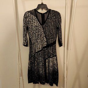 NIC+ZOE | Black and White Abstract Knit V-Neck Fit and Flare Dress,  Size Medium